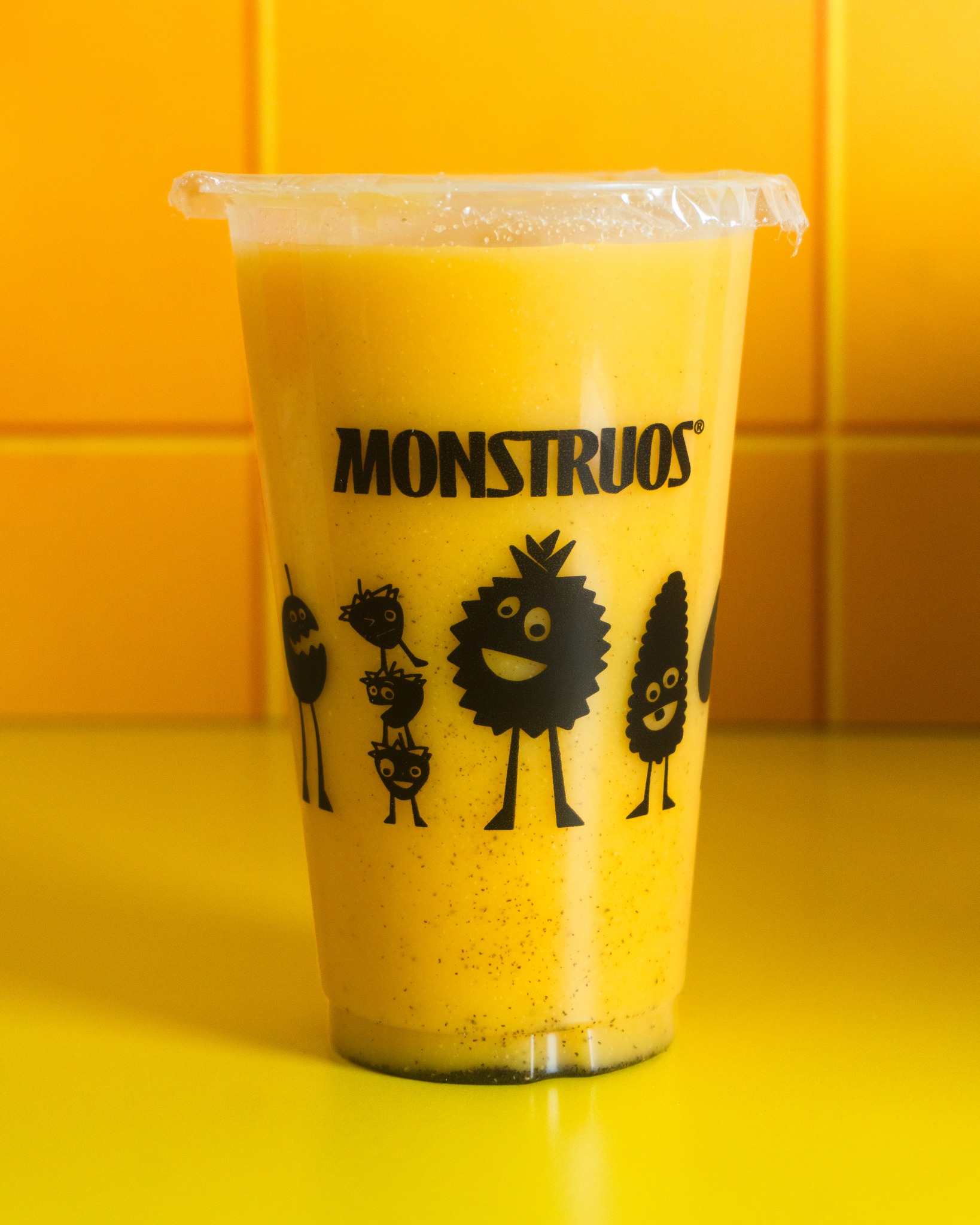 Vaso de jugo de Monstruos